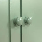 Mobile Contenitore Intagliato a 4 Ante, Bianco / Bianco Antico / Verde Menta, Gambe in Pino